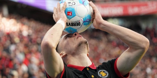 3500万英镑！利物浦天才后卫夸萨转会勒沃库森，红军留回购条款暗藏玄机