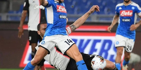 意甲赛事精选：那不勒斯vs国际米兰 冒雨吨的对决，国米防守坚不可摧，零封那不勒斯犀利进攻