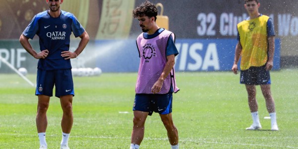 法甲球队巴黎圣日耳曼训练备战世俱杯半决赛
        
    法甲球队巴黎圣日耳曼训练备战世俱杯半决赛