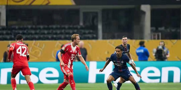 世俱杯激战！9打11巴黎2-0拜仁，穆西亚拉重伤离场