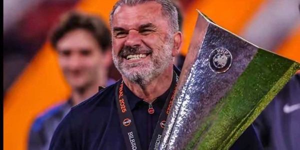 森林大换血！主帅努诺下课，波斯特科格鲁火速上位，这波操作猛如虎啊！